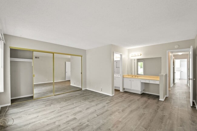 Building Photo - Beautiful Single-Level Detached Home in Villa Pacifica For Lease