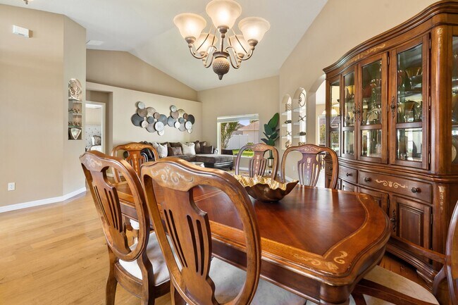 Building Photo - Fully furnished home