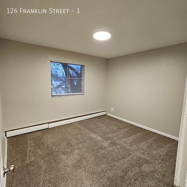 Building Photo - Cozy 1-Bedroom Apartment - Available April...