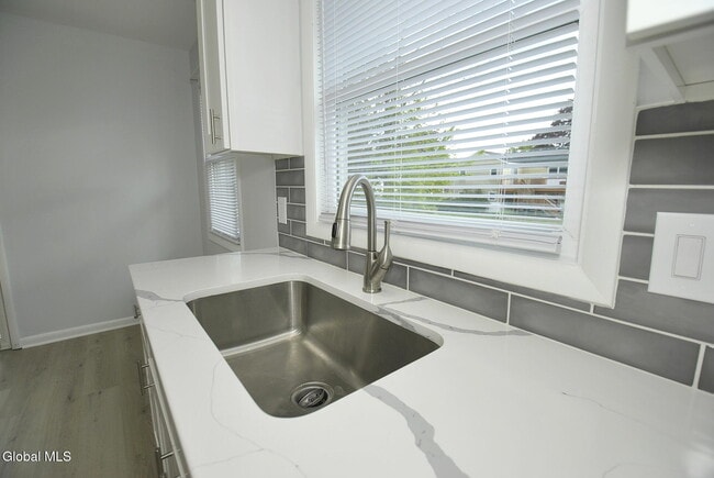 Building Photo - 33 B Ledgewood Dr