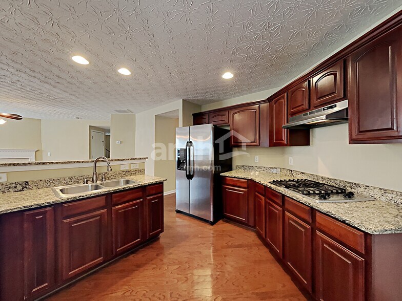 Building Photo - 889 Bramble Way
