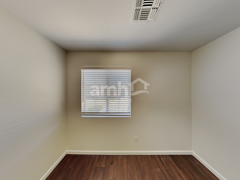 Building Photo - 31352 N Shale Dr