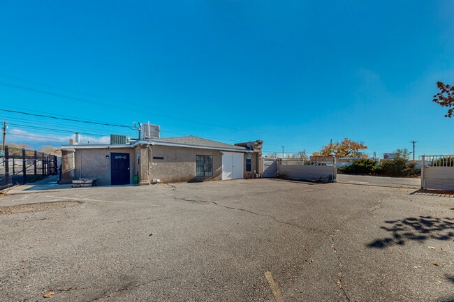 Building Photo - 5717 Edith Blvd NE