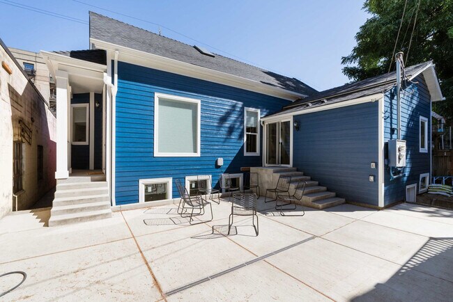 Building Photo - 529 NW 21st Ave