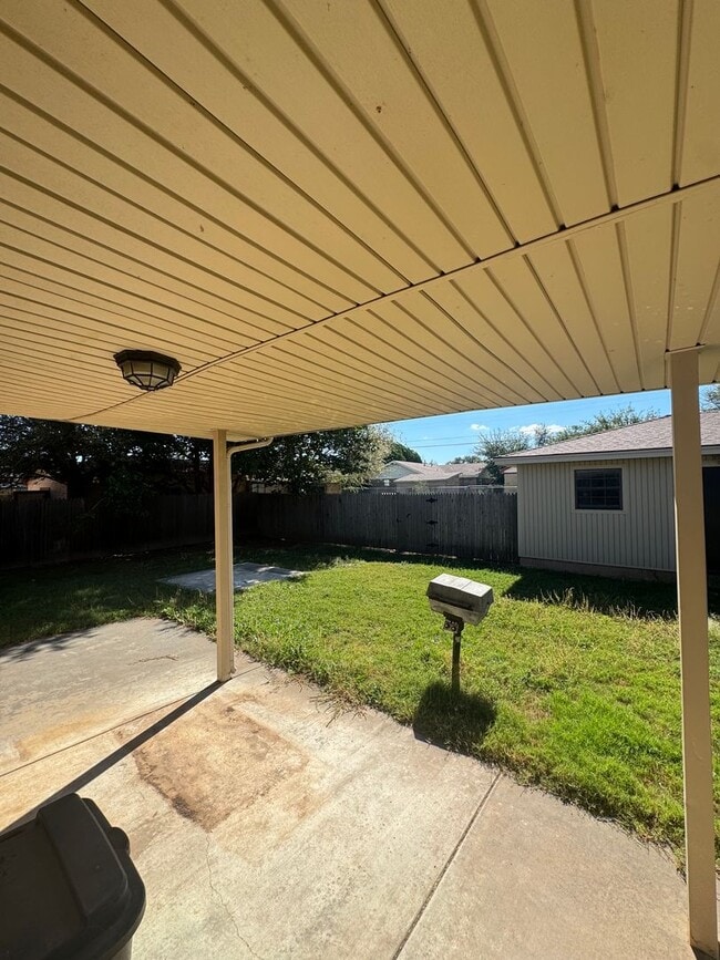 Building Photo - Adorable 4bedrooms 2bathrooms 2car garage ...