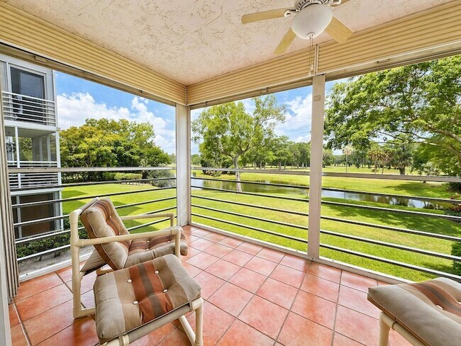 Building Photo - 4015 W Palm Aire Dr