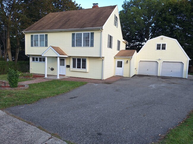 Building Photo - 132 Wepawaug Dr