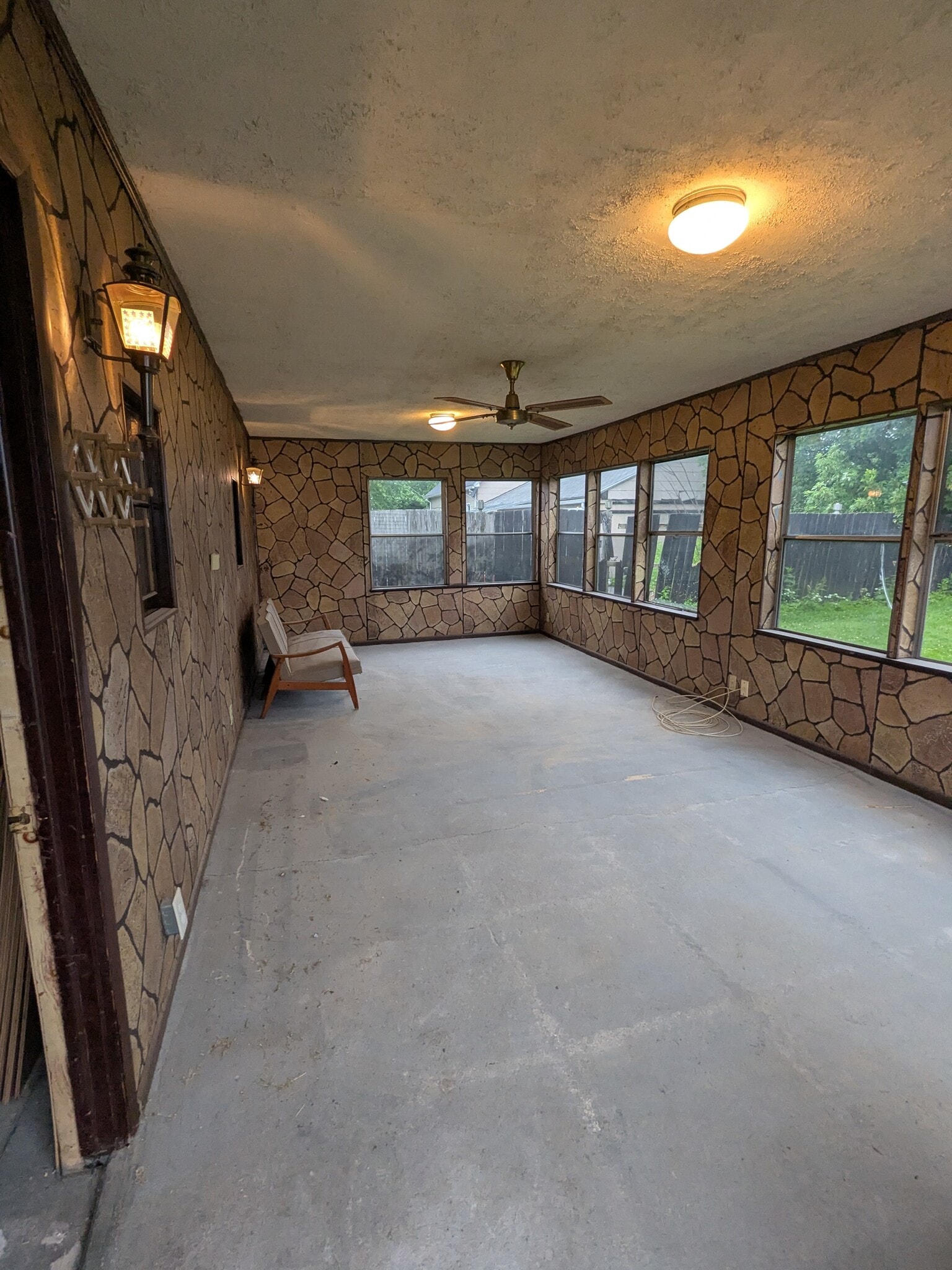 Sunroom - 218 Alaska St
