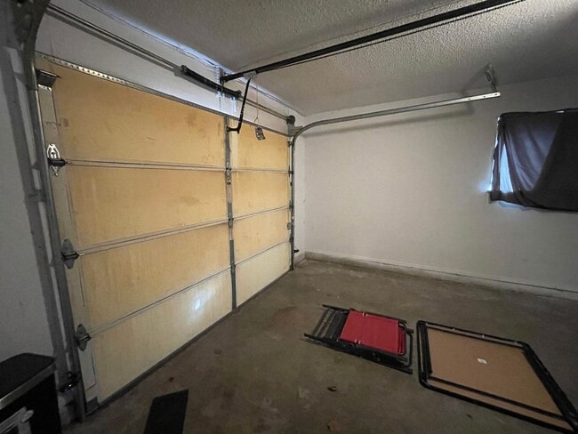 Building Photo - 2 Bed Duplex OKC- Move in Deposit-Free! (If Qualified)