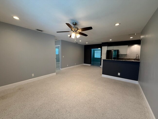 Building Photo - 140 Date Palm Dr