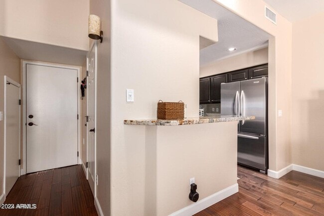 Building Photo - 5015 E Cheyenne Dr