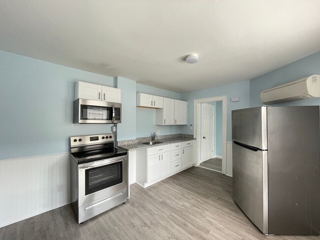 Building Photo - 9 Oak St