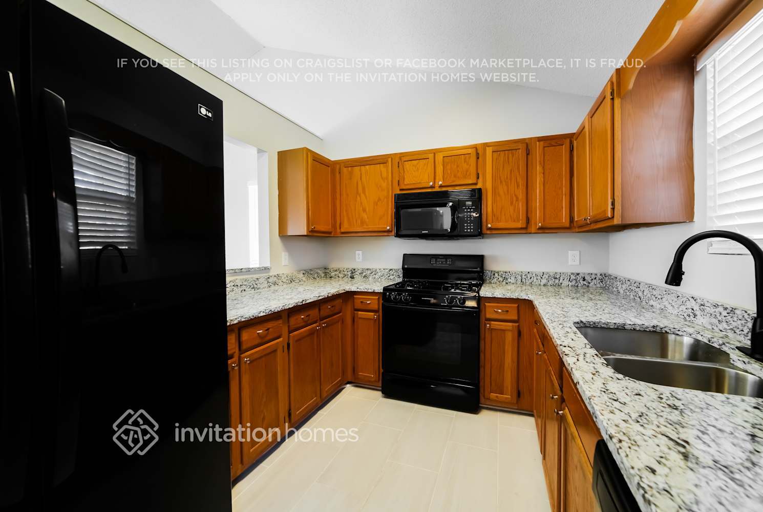 Building Photo - 4350 Yellow Rose Dr