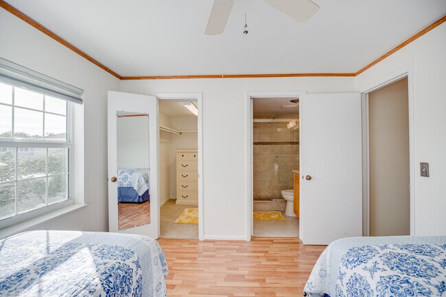 Building Photo - 2722 Cardinal Dr
