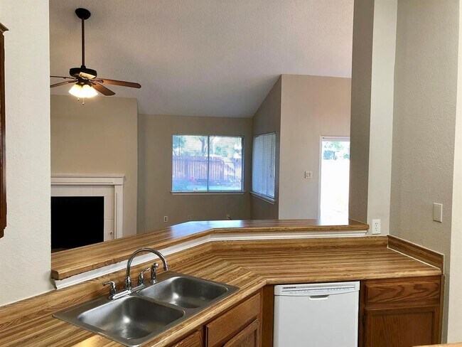 Building Photo - 6500 Jennings Dr