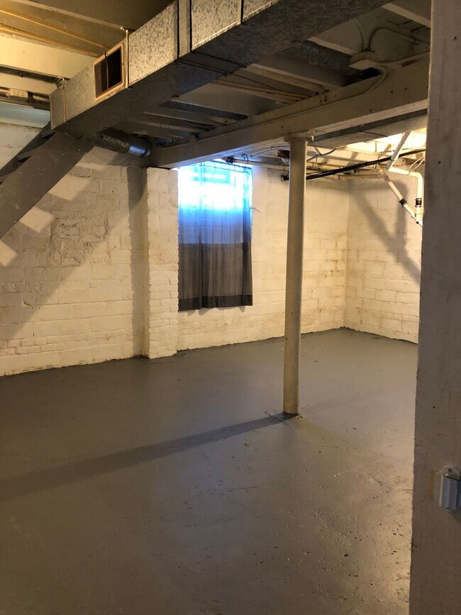 Building Photo - NEW ON THE MARKET - 3 Bed, 1 Bath