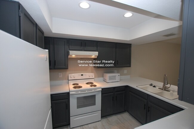 Building Photo - 5220 E Tamblo Dr