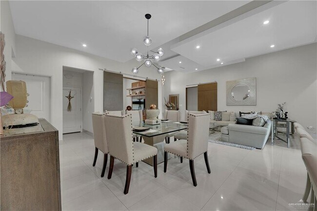 Building Photo - 28 Sycamore Ave