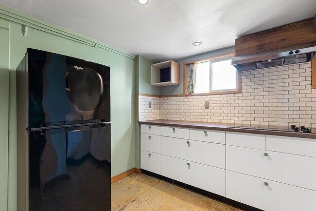 Building Photo - 1617 NE Couch St