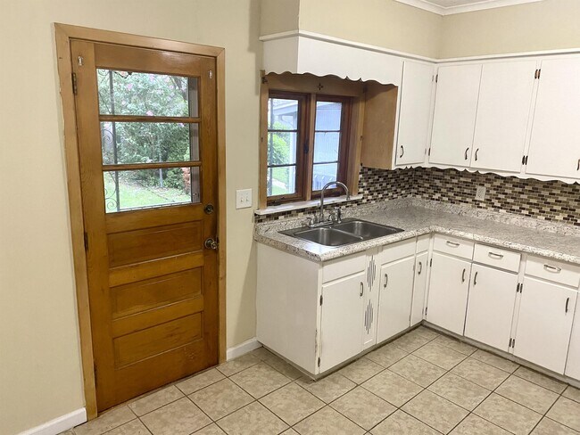 Building Photo - 611 Crown Ave