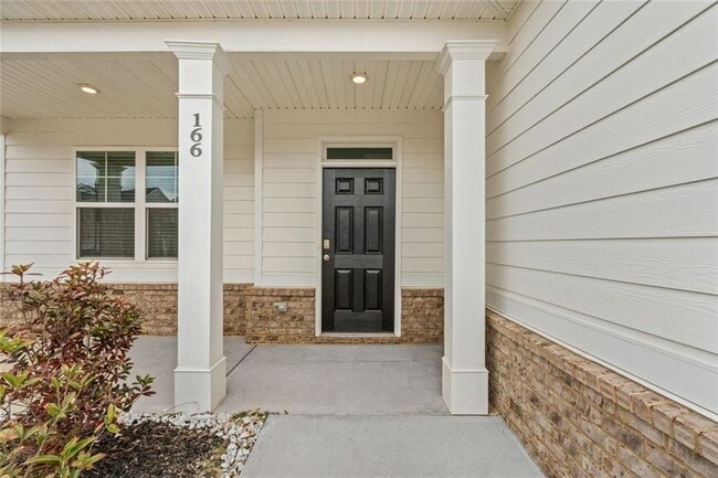 Building Photo - 166 Champlain Rd