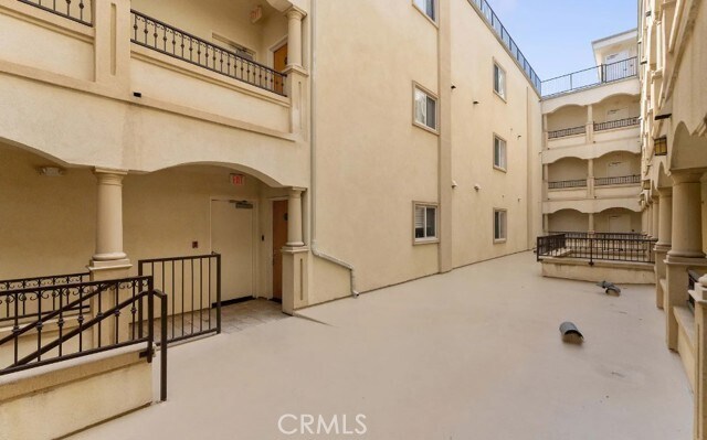 Building Photo - 118 S Clark Dr