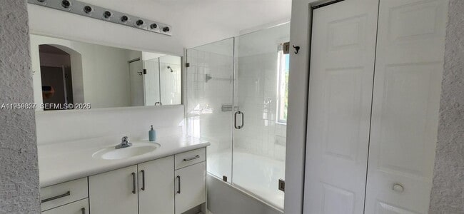 Building Photo - 866 Golden Cane Dr