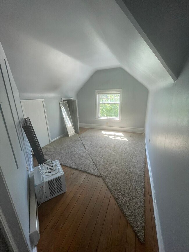 Building Photo - 725 Church St