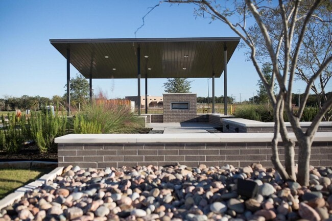 Building Photo - 3919 WS Phillips Pkwy