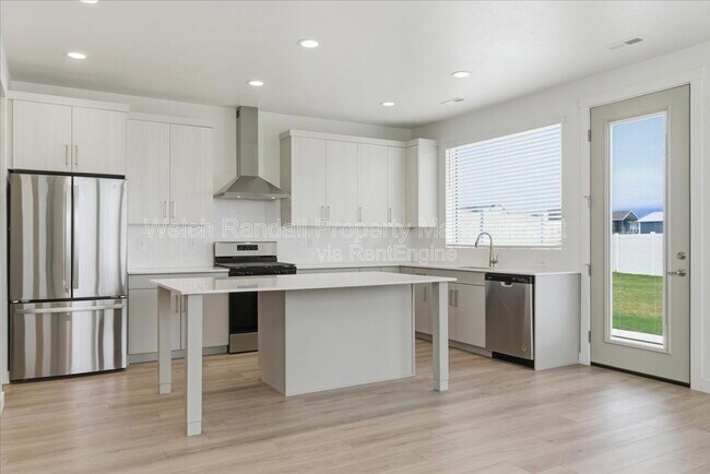 Building Photo - 3672 S 4525 W