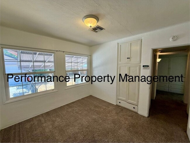 Building Photo - 121 Bedford Way
