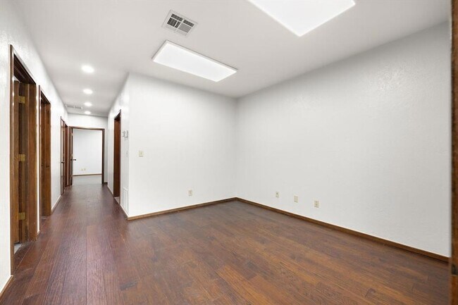 Building Photo - 1616 E 19th St