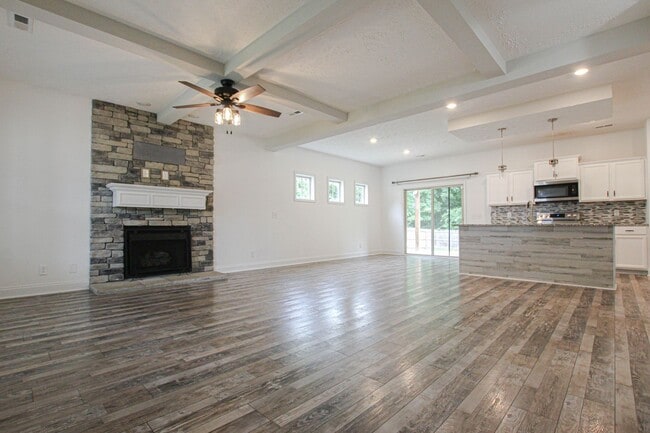 Building Photo - Pet Friendly Four Bedroom!