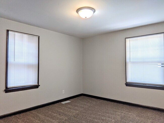 Building Photo - Hanscom Park Duplex