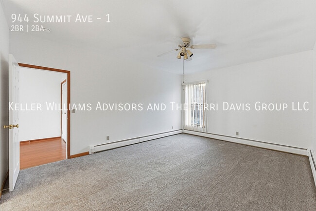 Building Photo - 944 Summit Ave