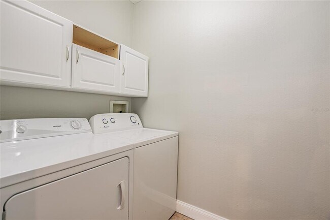 Building Photo - 9917 Brompton Dr
