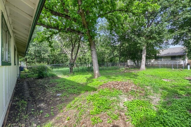 Building Photo - 10710 Topperwein Dr