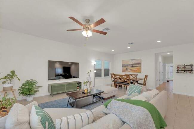 Building Photo - 16900 Adoro Dr