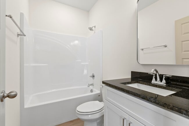 Building Photo - 106 Summer St