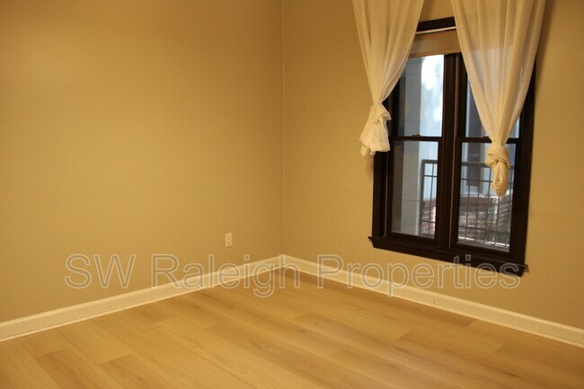 Building Photo - 252 E Davie St