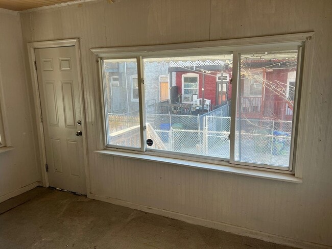 Building Photo - Huge 3 Bedroom with a FINISHED Basement!