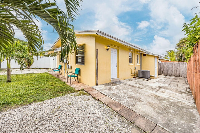 Building Photo - 260 NE 13th St