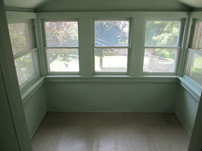 Building Photo - This Home Has 2 Sun Rooms