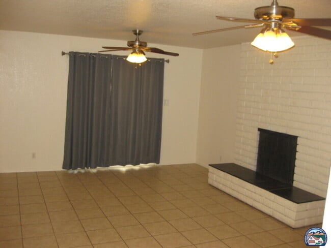 Building Photo - 1661 Yucca Dr