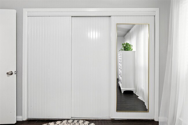 Building Photo - 2277 S Kirkwood Rd