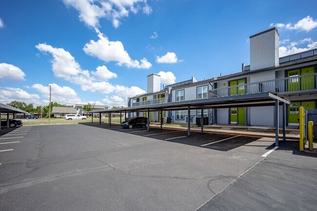 Building Photo - * $500 OFF MOVE IN COSTS * Recently renovated 2 bedroom apartment *