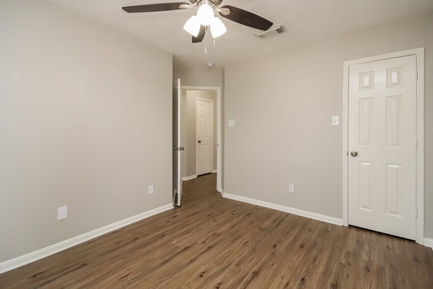 Building Photo - 3619 Windmill Village Dr