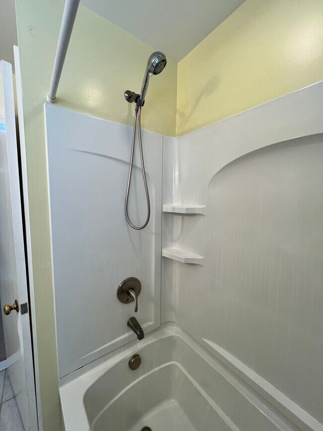 Building Photo - 3 Bedroom, 1 Bath Rancher Available for Rent!