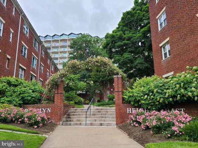 Building Photo - 1300 N Meade St
