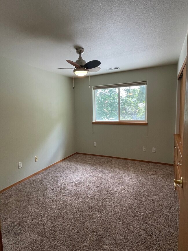 Building Photo - 740 E Opal Ct